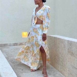 NWOT WAYF Ivory Floral Texture Long Sleeve Front-Tie Crop Top